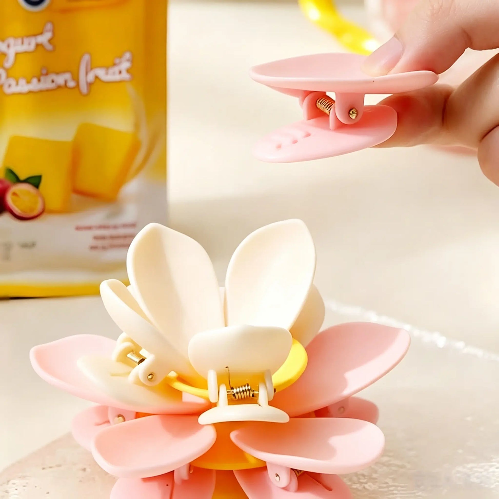 Magnetic Food Sealing Clips Set (10 Bag Clips + 1 Magnetic Base) - Decorative Lotus Clips for Snacks, Bread, and Pet Food Storage, Ideal for Fridge Organization and Kitchen Gifts